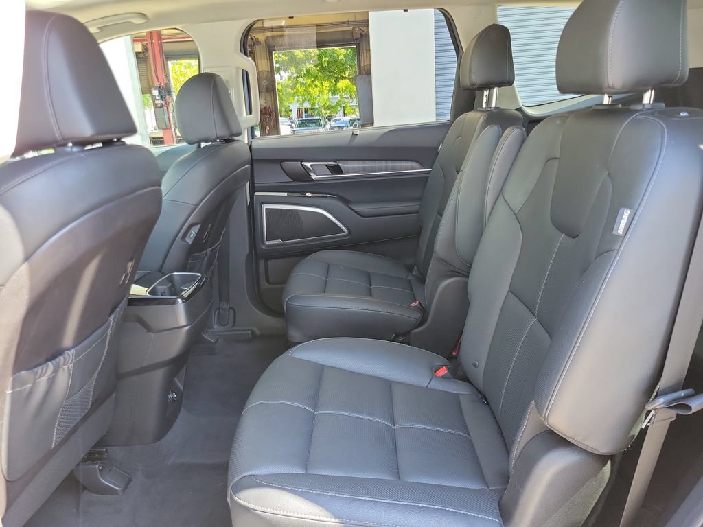 Certified 2023 Kia Telluride EX w/ EX Captain's Chair Package FWD image 13