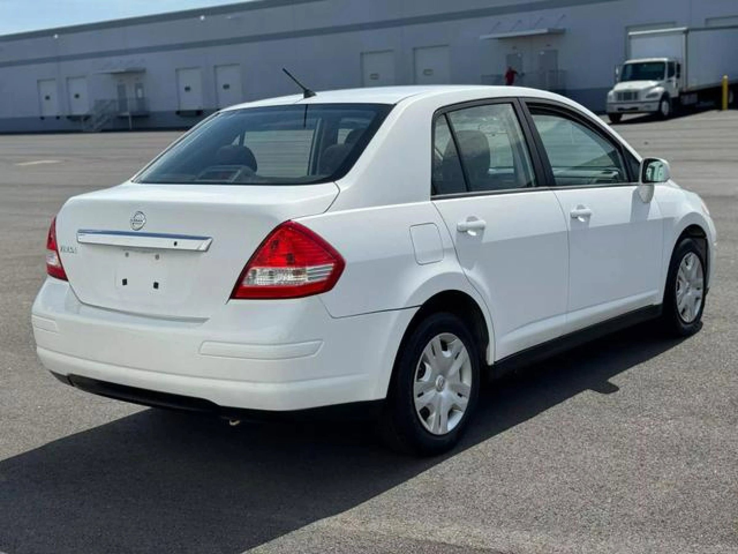 Used 2011 Nissan Versa 1.8 S FWD image 6