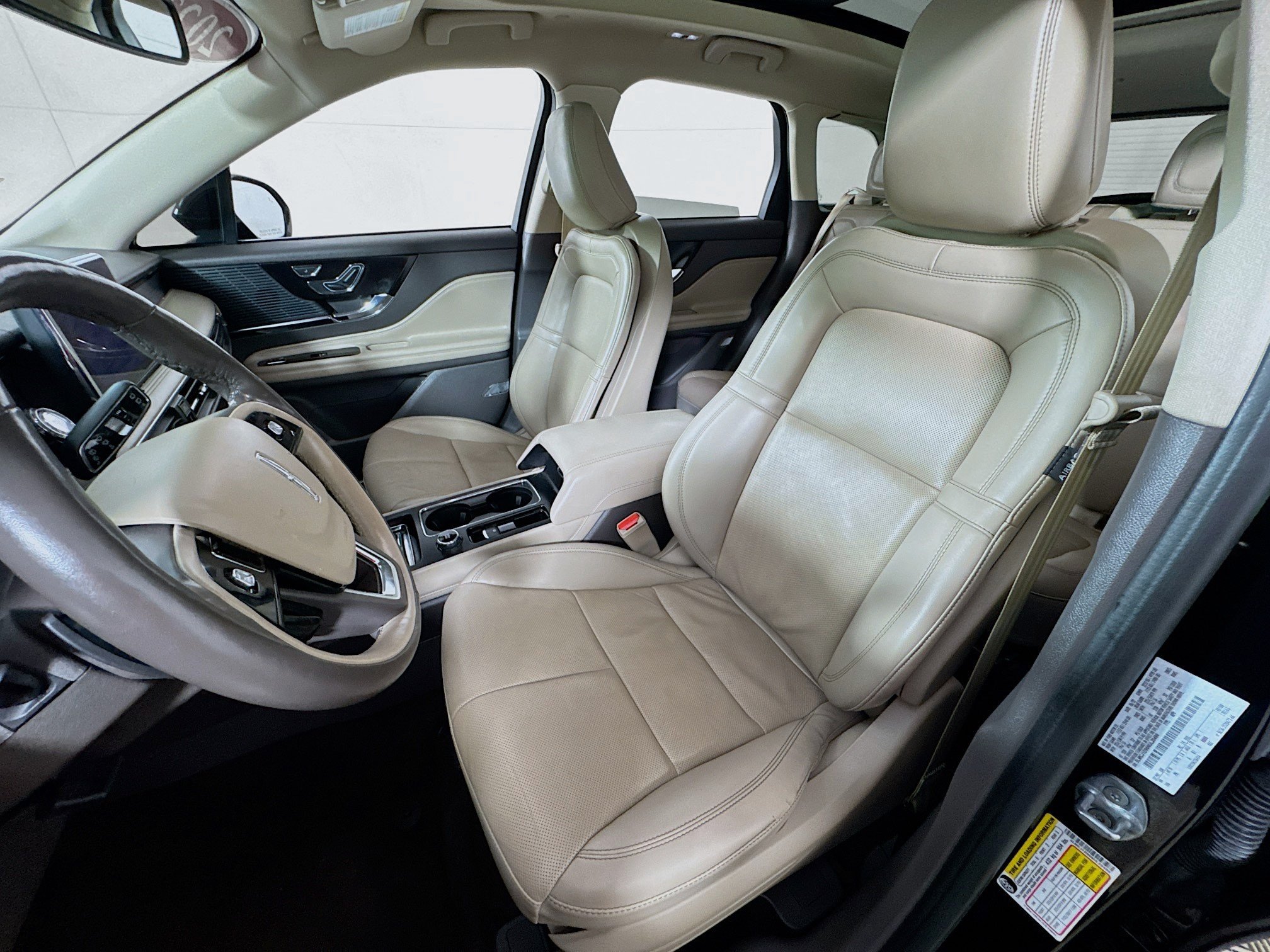 Used 2022 Lincoln Corsair AWD w/ Premium Package image 15