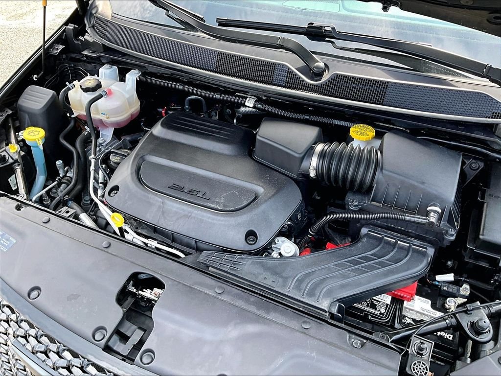Used 2025 Chrysler Pacifica Limited FWD image 36