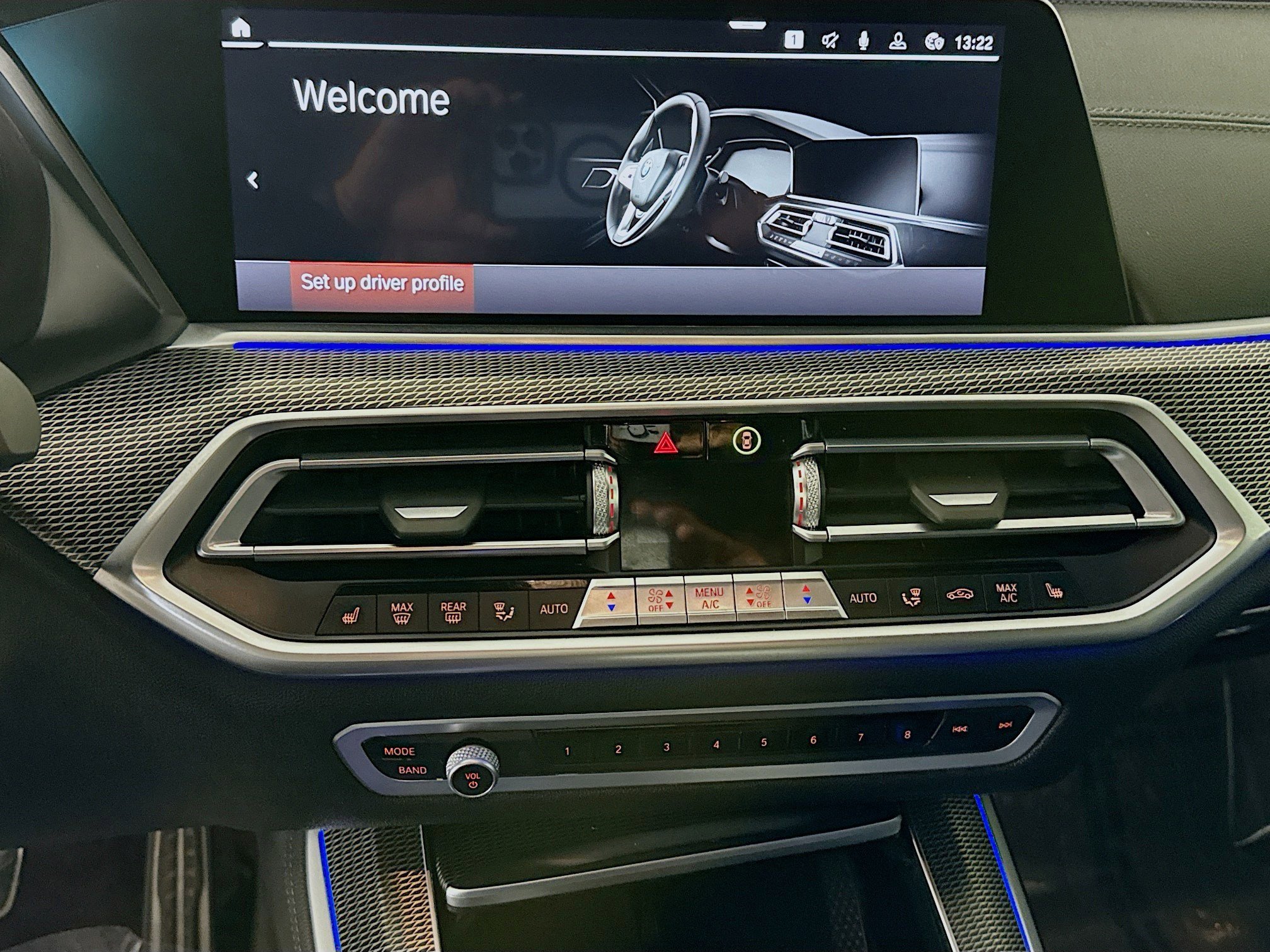 Used 2020 BMW X5 M50i w/ Premium Package image 18