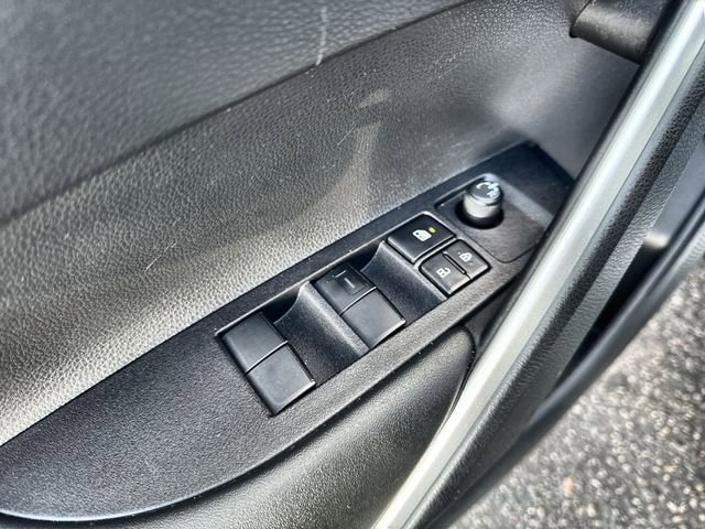 Used 2025 Toyota Corolla Cross SE image 22