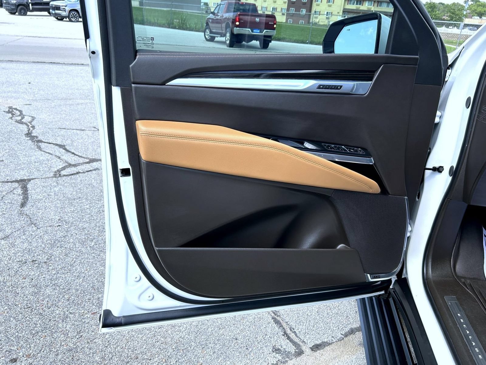Certified 2025 Cadillac Escalade ESV Premium Luxury w/ Touring Package AWD/4WD image 9