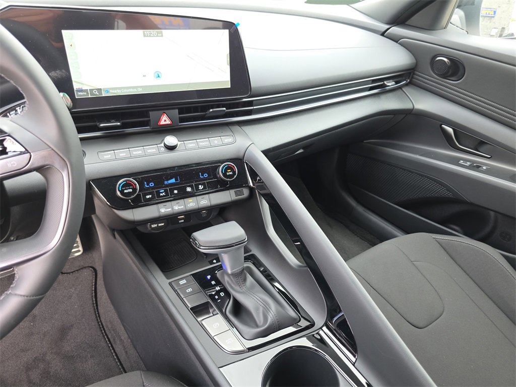 New 2025 Hyundai Elantra SEL image 29