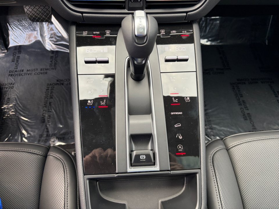 New 2026 Porsche Macan AWD/4WD image 21