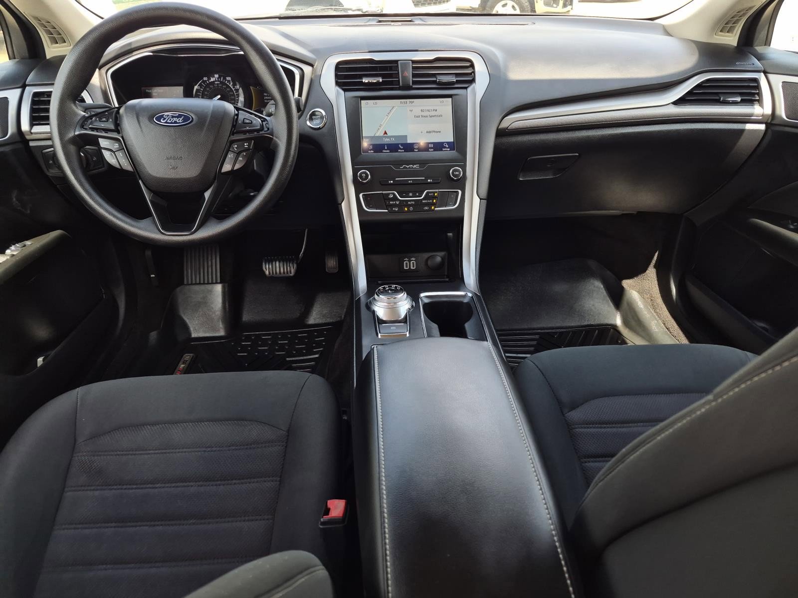 Used 2020 Ford Fusion SE FWD image 15