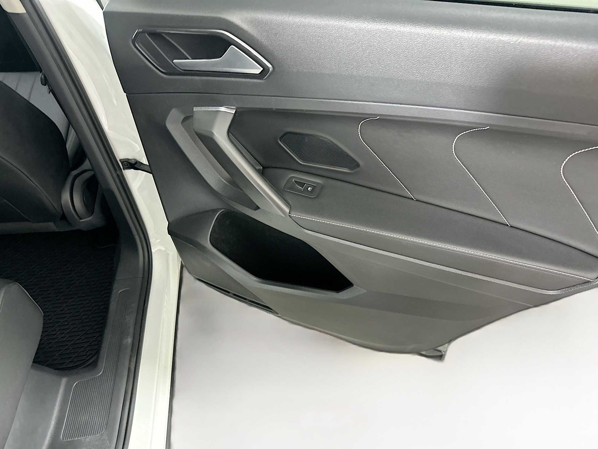 Used 2022 Volkswagen Tiguan SE FWD image 29