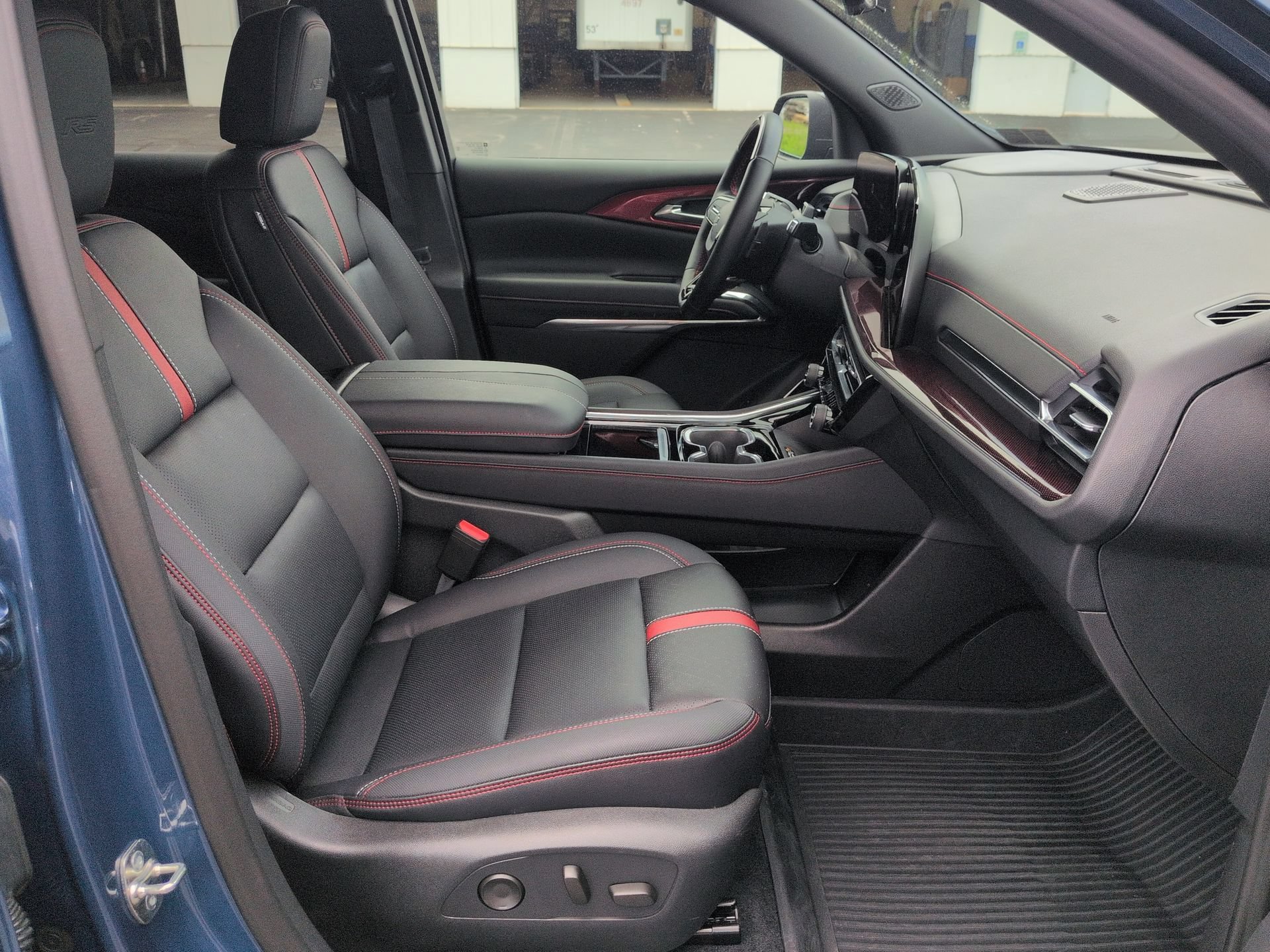 Certified 2026 Chevrolet Traverse RS w/ LPO, Floor Liner Package AWD/4WD image 29