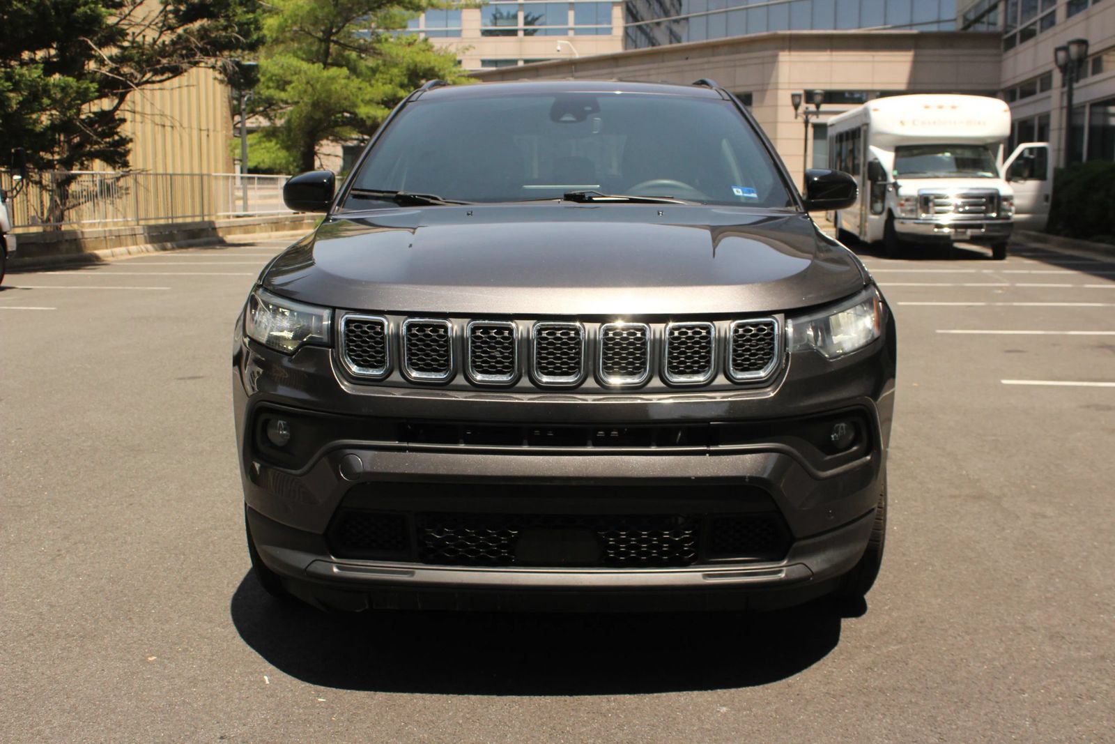 Used 2024 Jeep Compass Latitude AWD/4WD image 3