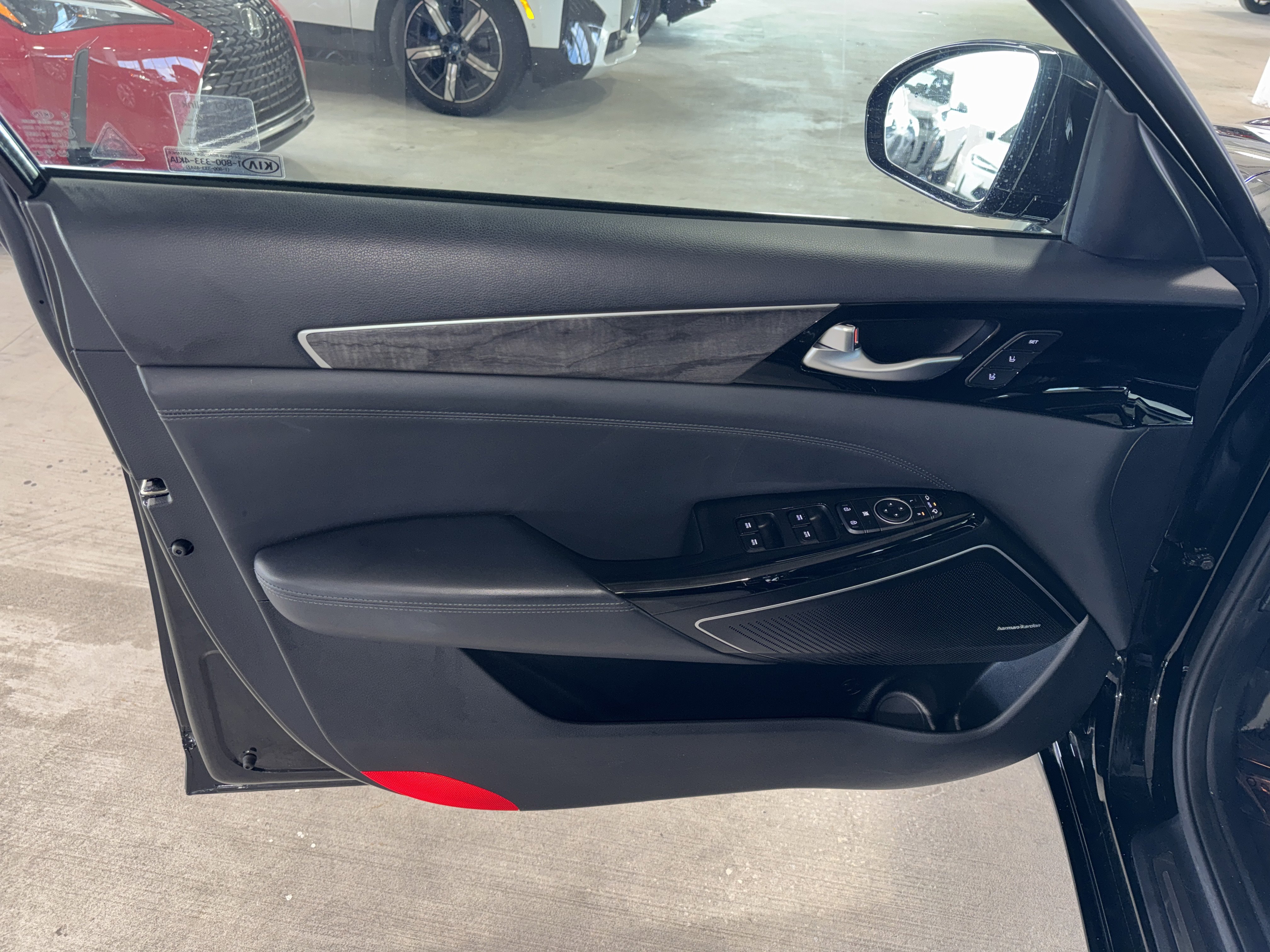 Used 2020 Kia Cadenza Limited image 16