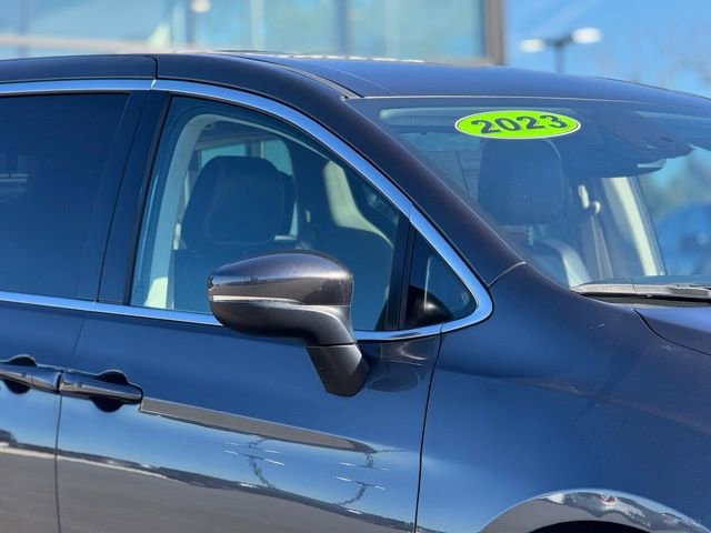 Used 2023 Chrysler Pacifica Touring-L image 4