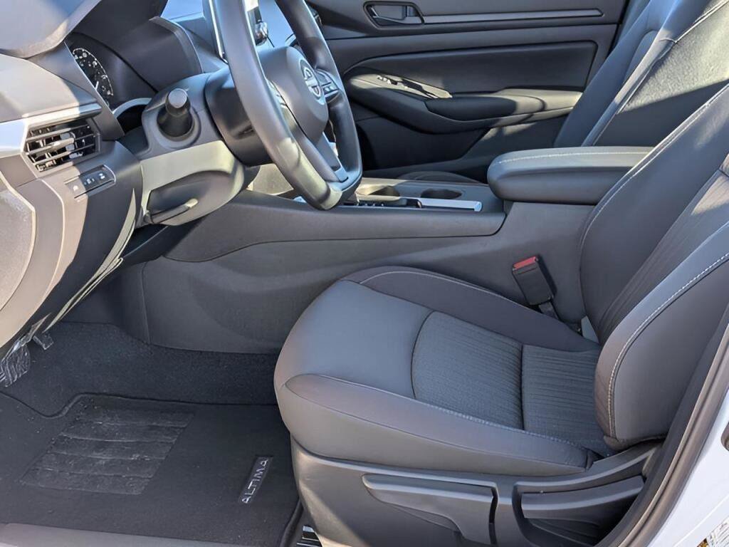 Certified 2025 Nissan Altima 2.5 S FWD image 11