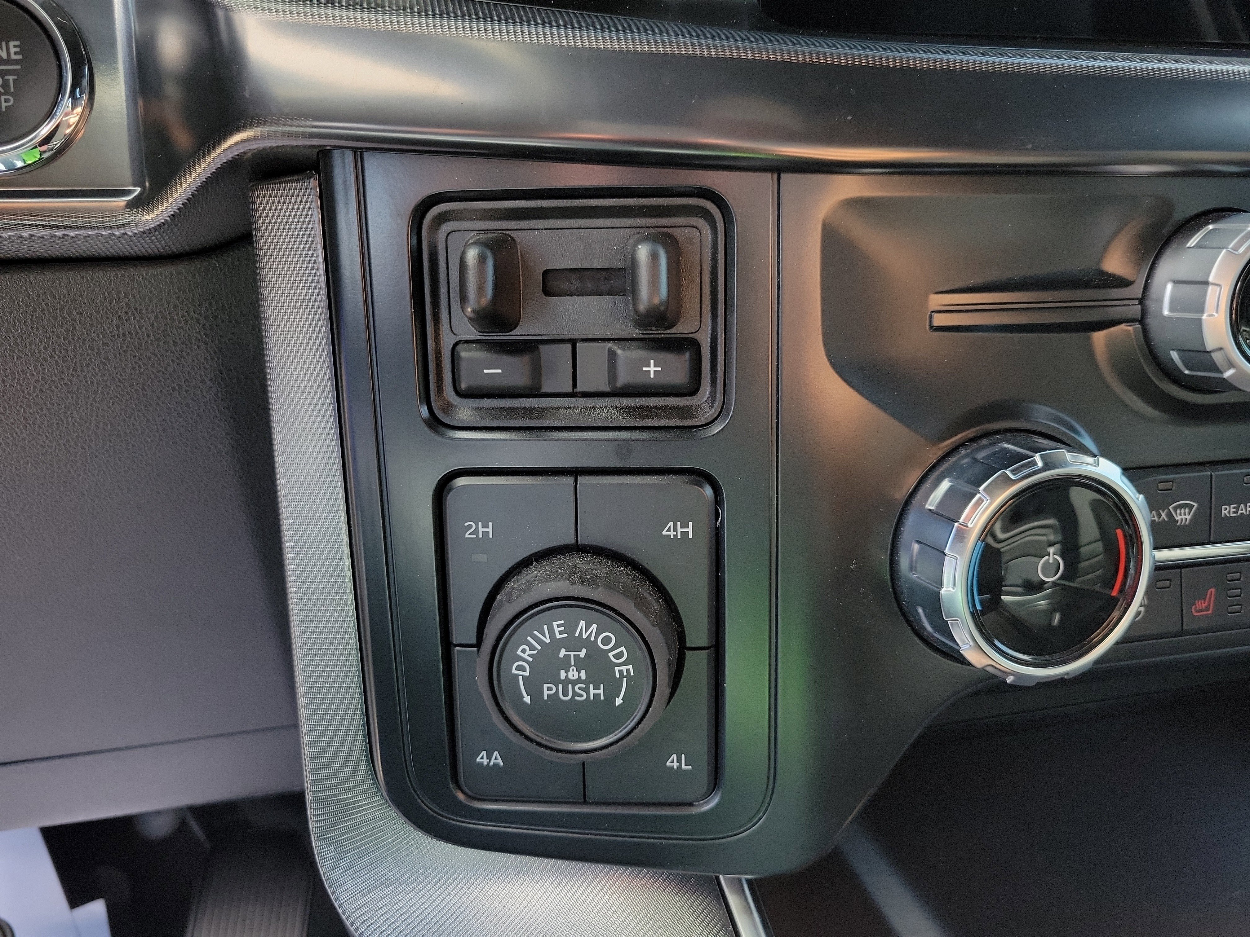 Used 2025 Ford F150 Platinum w/ Equipment Group 702A High image 24