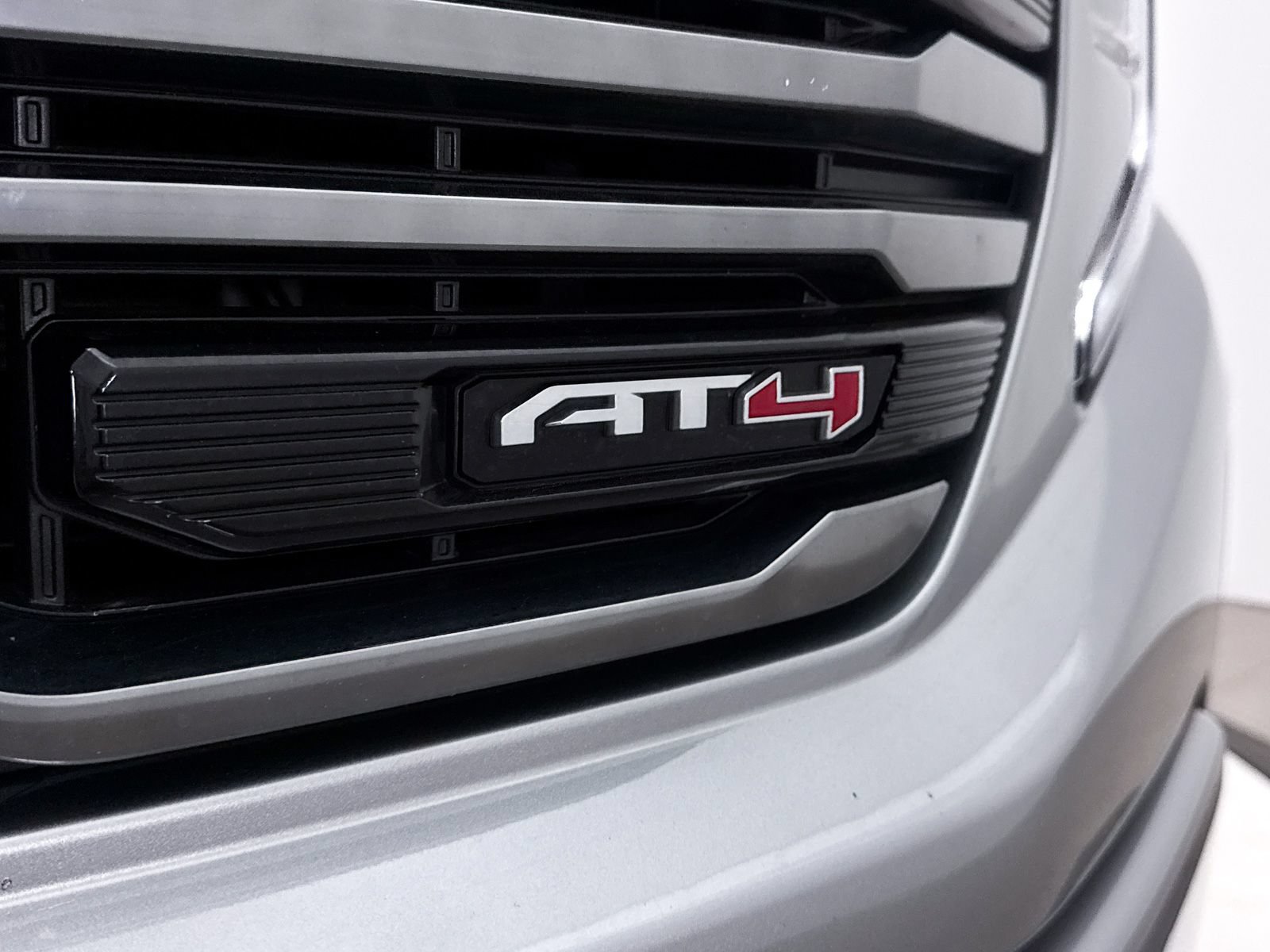Used 2023 GMC Sierra 1500 AT4 w/ AT4 Premium Package AWD/4WD image 4