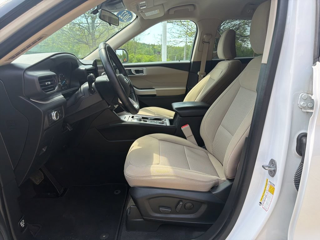 Used 2022 Ford Explorer XLT AWD/4WD image 16
