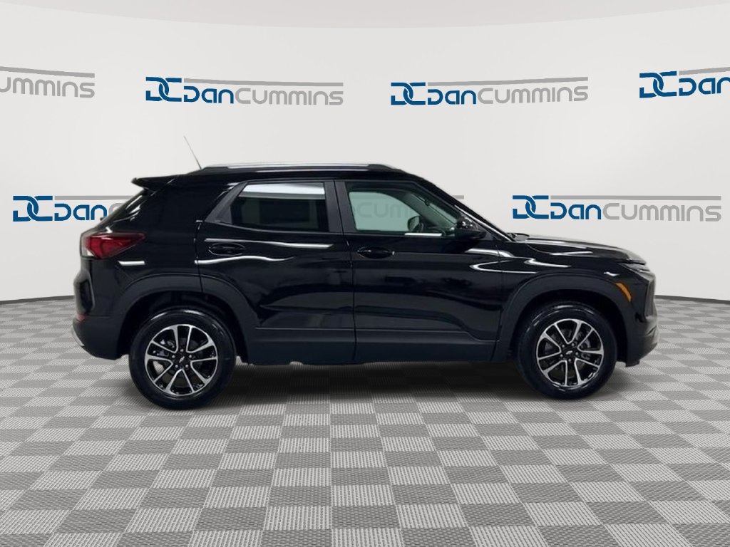 Used 2025 Chevrolet TrailBlazer LT AWD/4WD image 9