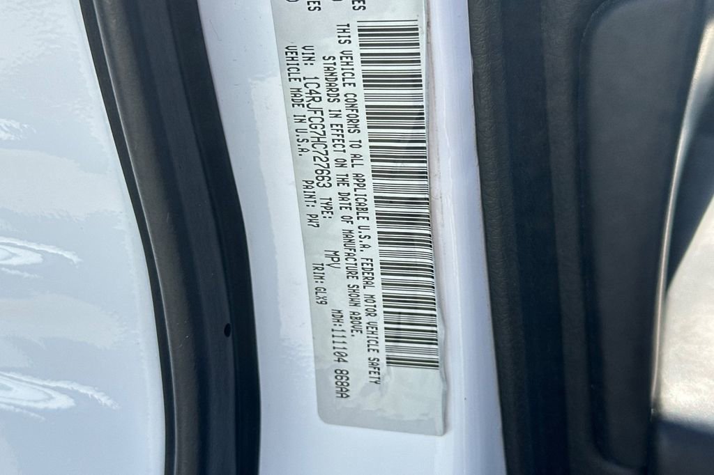 Used 2017 Jeep Grand Cherokee Overland w/ Jeep Active Safety Group image 31