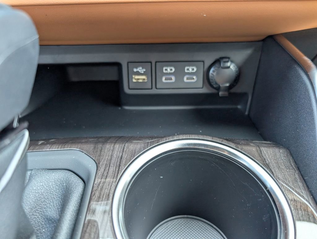 New 2026 Toyota Highlander Platinum image 16