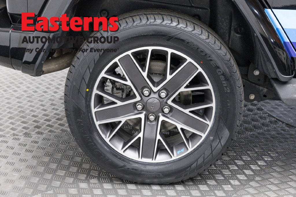 Used 2023 Jeep Wrangler Unlimited Sahara AWD/4WD image 32