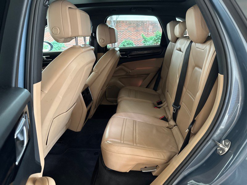 Used 2019 Porsche Cayenne AWD/4WD image 32