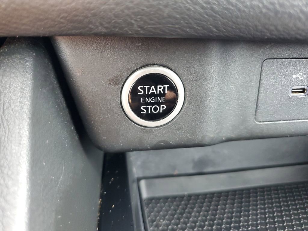 Used 2023 Nissan Rogue S image 27