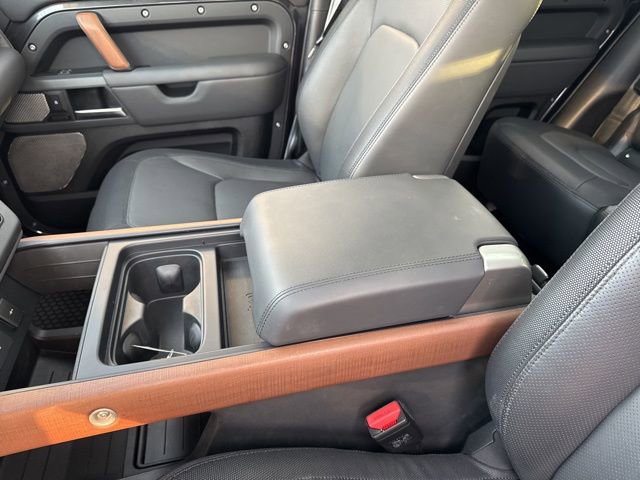 Used 2023 Land Rover Defender 130 X-Dynamic SE image 17