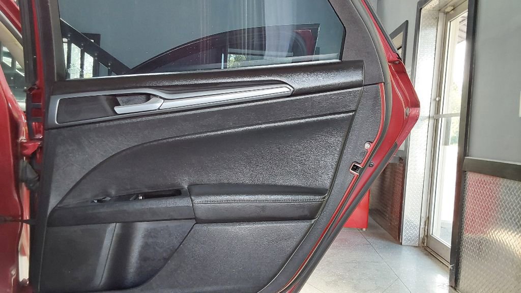 Used 2016 Ford Fusion Titanium FWD image 16