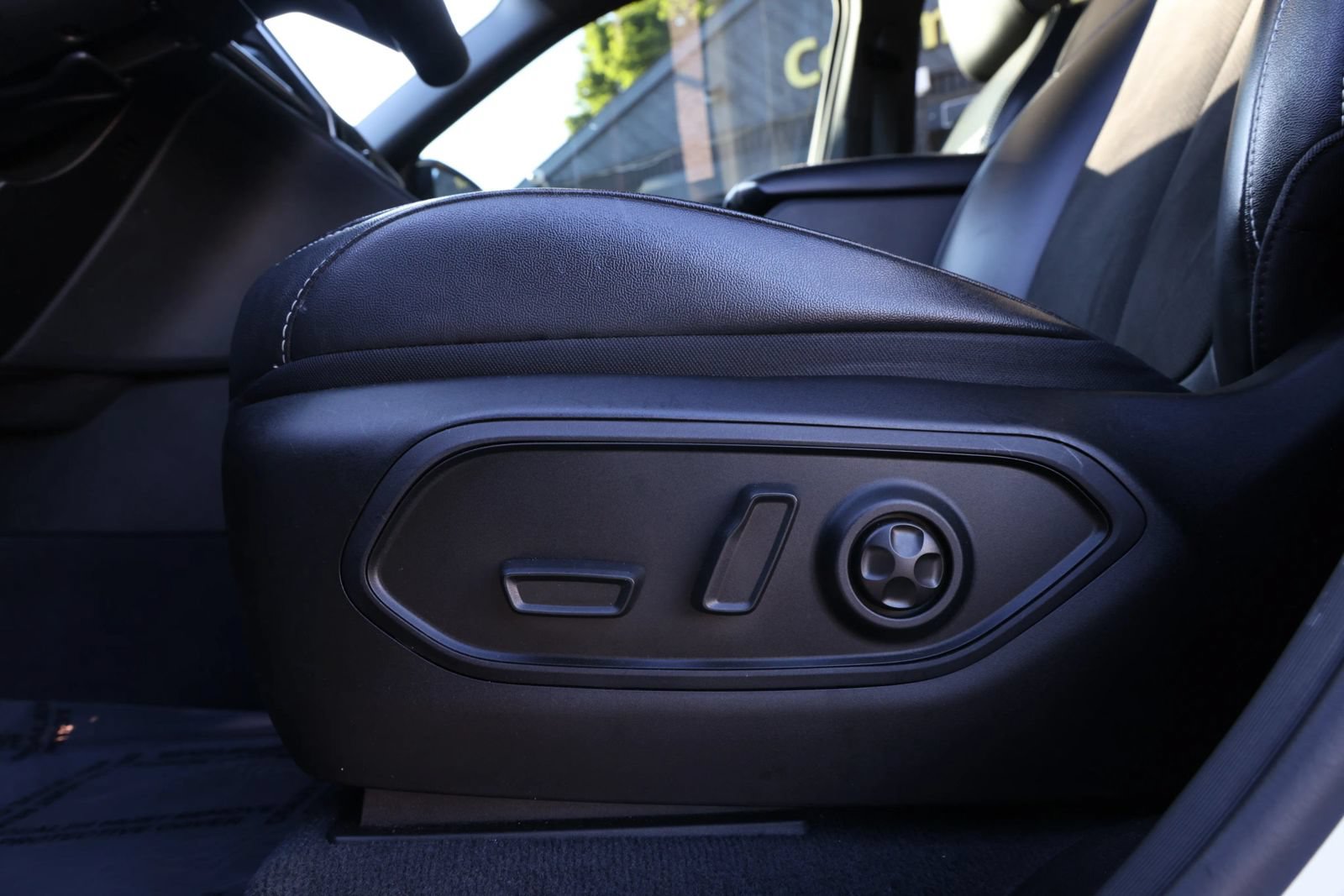 Used 2023 Jeep Grand Cherokee Altitude AWD/4WD image 25