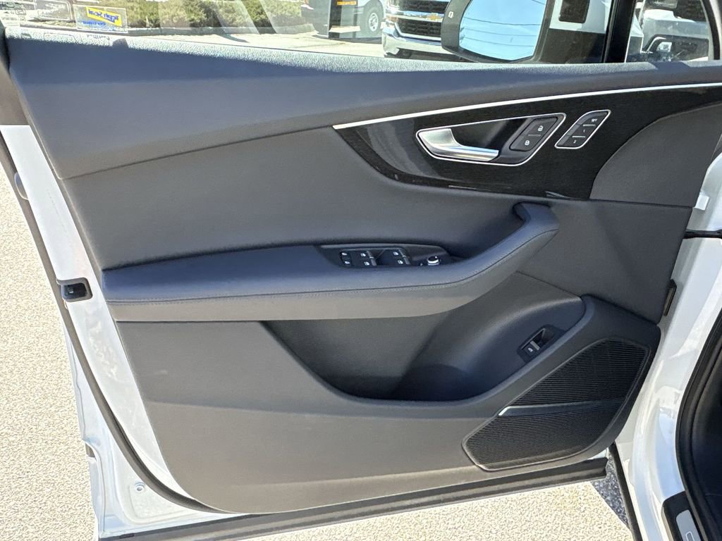 Used 2023 Audi Q7 3.0T Prestige image 24