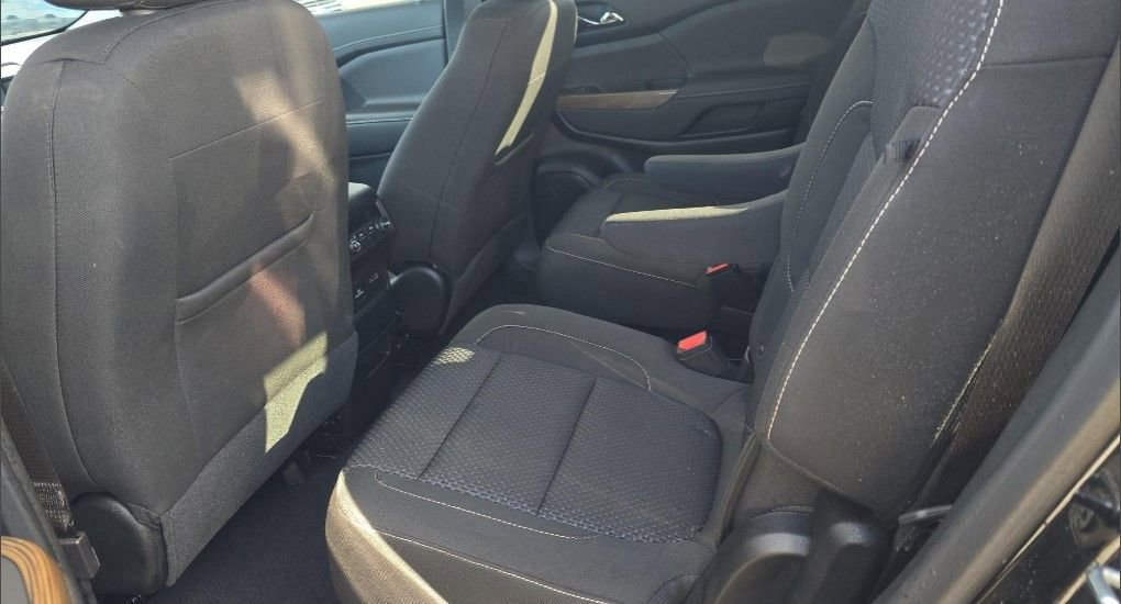 Used 2023 GMC Acadia SLE w/ Driver Convenience Package image 16