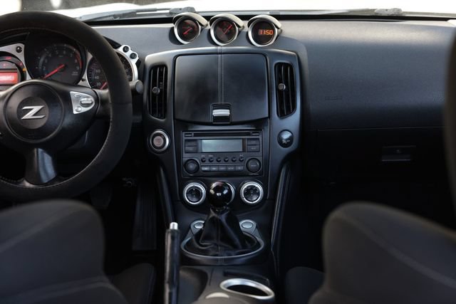 Used 2016 Nissan 370Z Coupe RWD image 34