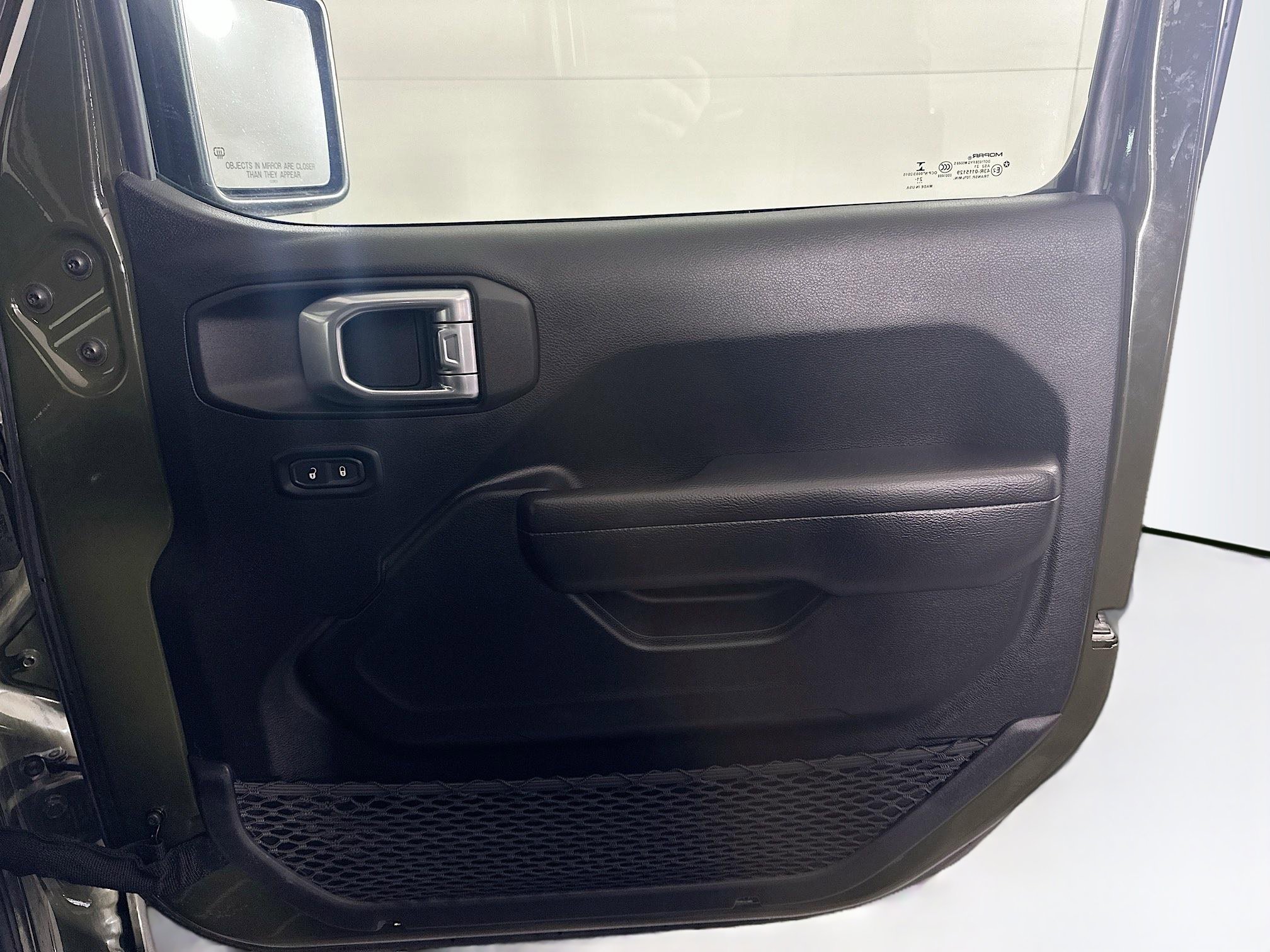 Used 2022 Jeep Gladiator Rubicon w/ Cold Weather Group image 31