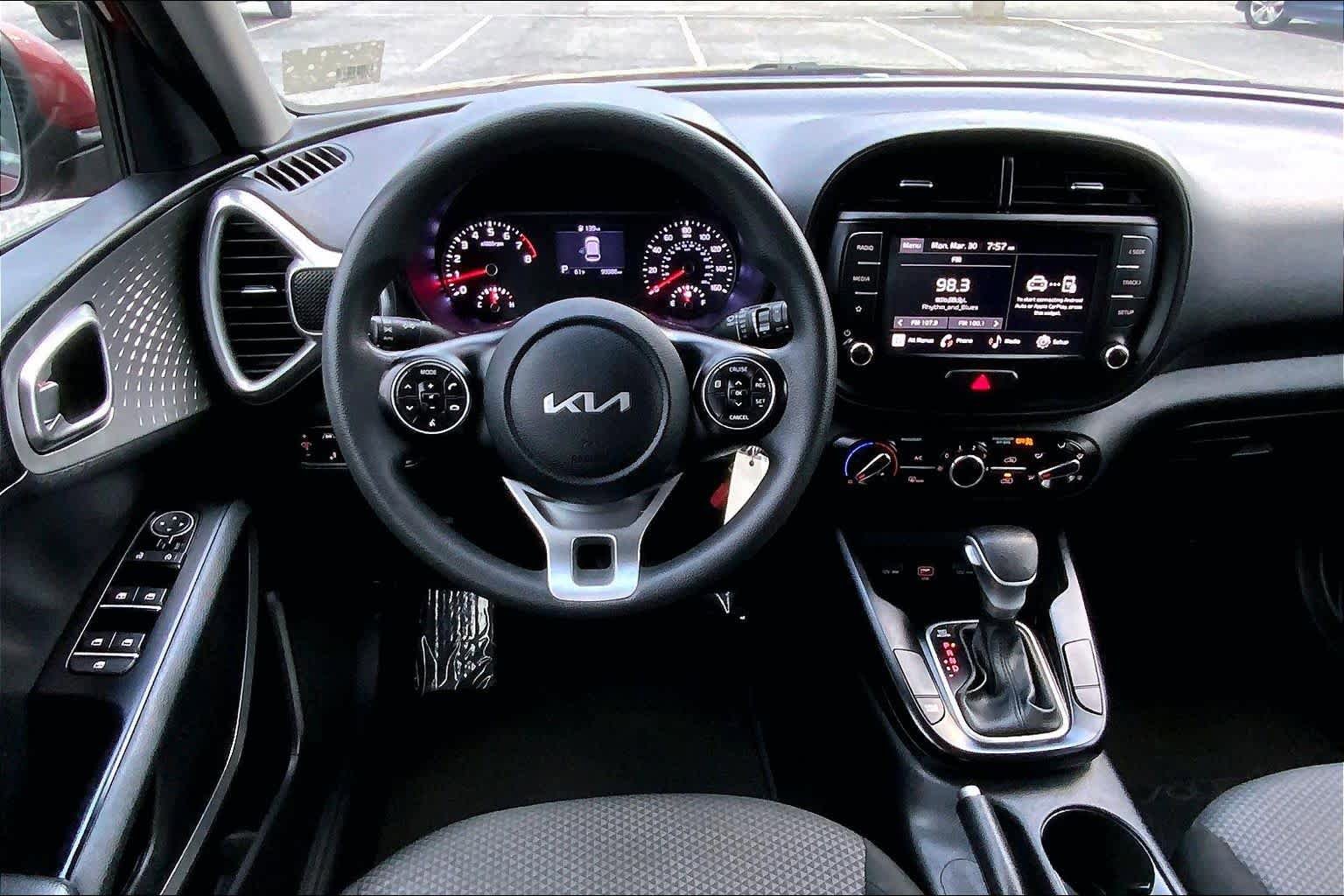 Used 2022 Kia Soul LX w/ Technology Package image 6