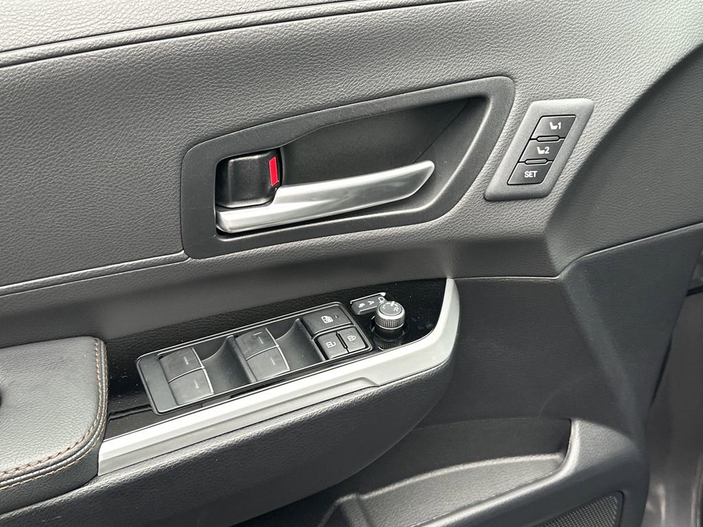 Used 2025 Toyota Sienna Limited image 20