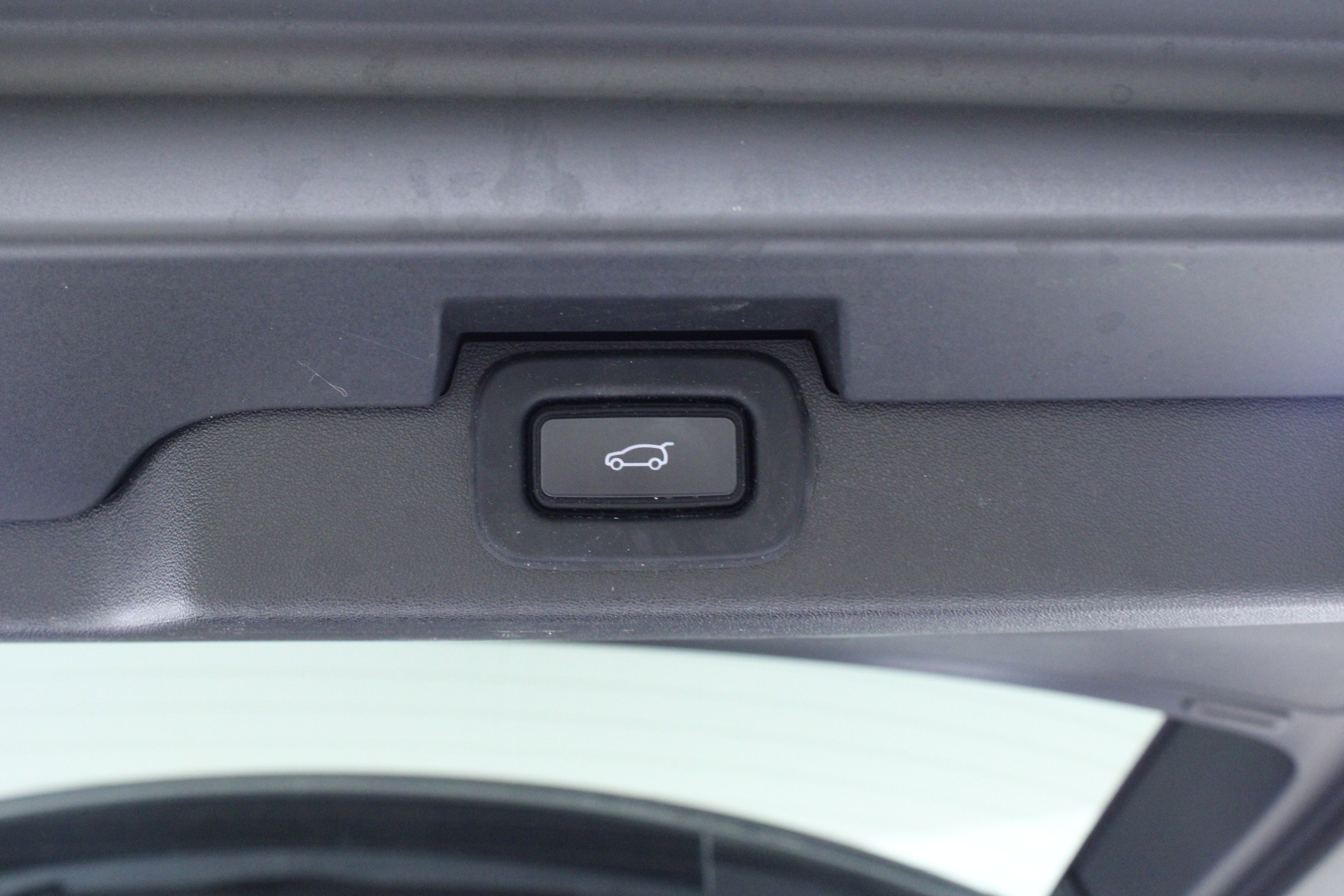 Used 2023 Land Rover Discovery S R-Dynamic image 12