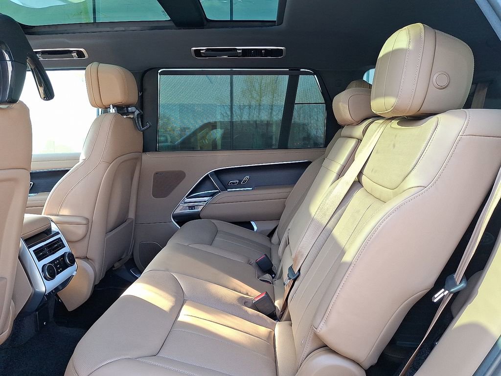 New 2026 Land Rover Range Rover Long Wheelbase SE image 6
