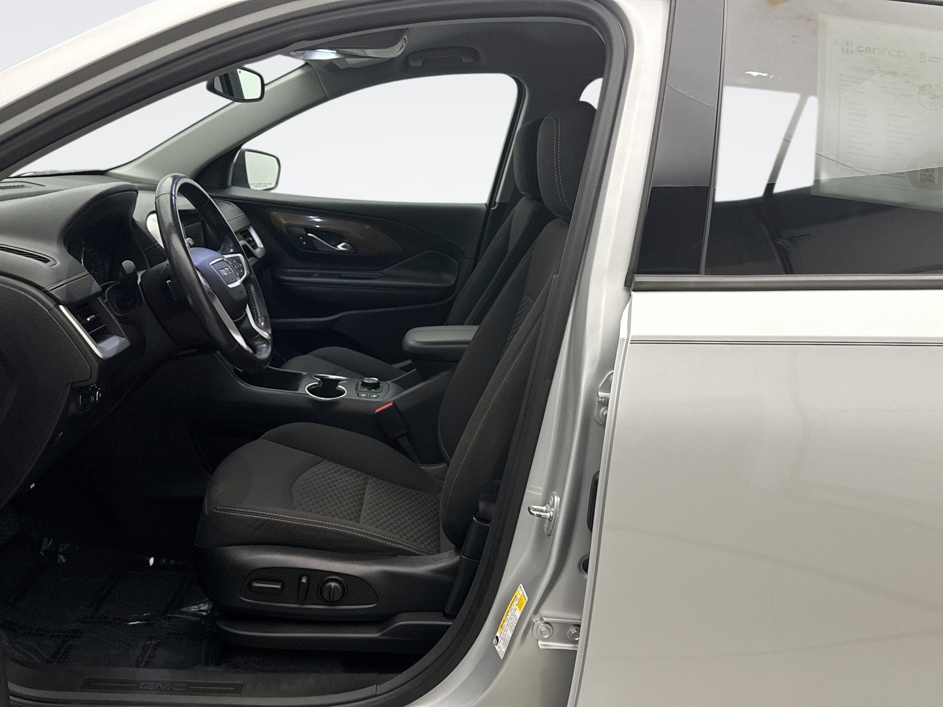 Used 2020 GMC Terrain SLE w/ Driver Convenience Package image 11