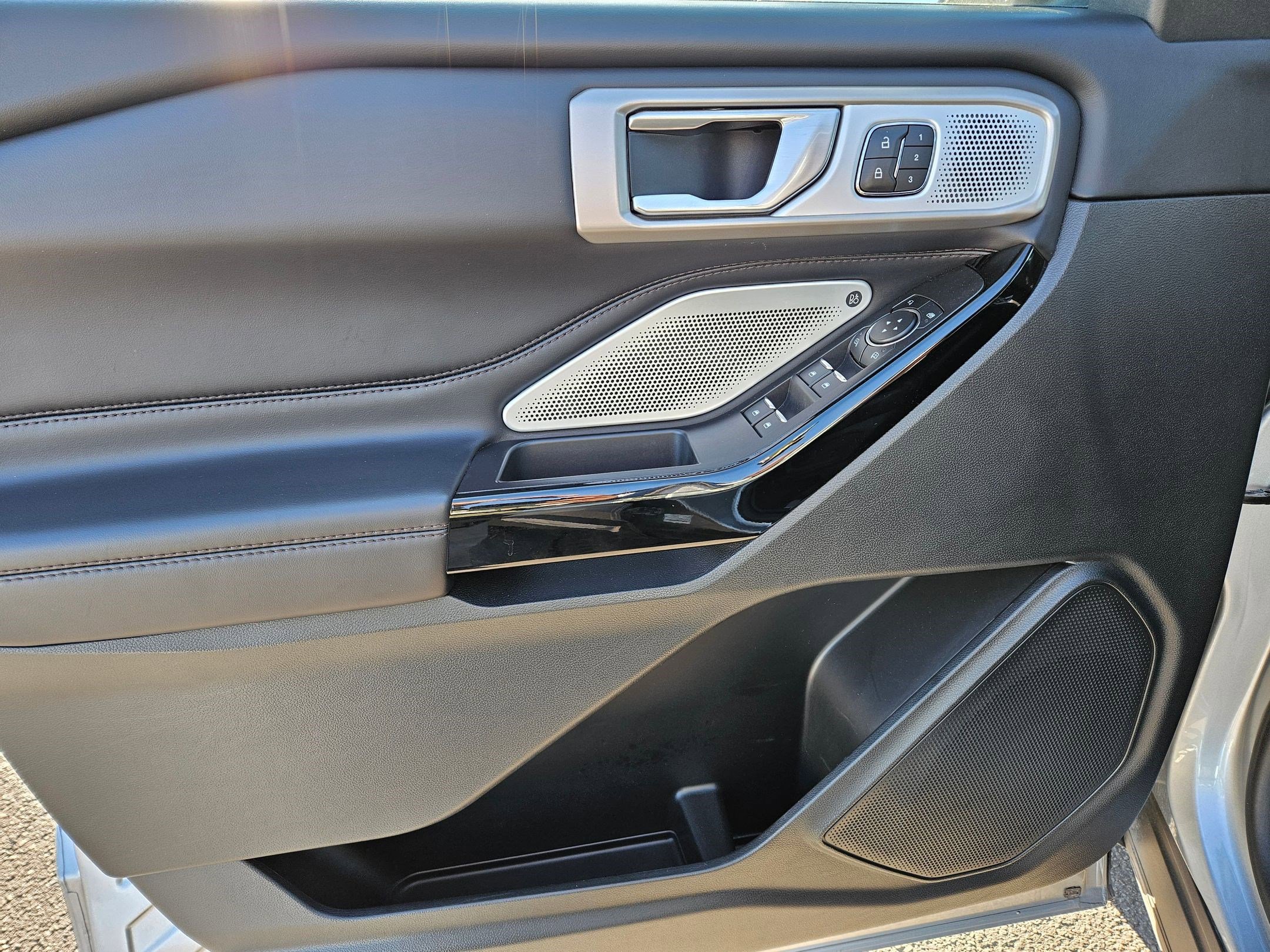 Used 2023 Ford Explorer Platinum w/ Technology Package image 15