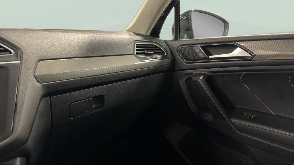 Certified 2024 Volkswagen Tiguan SE AWD/4WD image 29