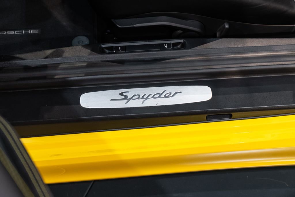 Used 2016 Porsche Boxster Spyder image 21