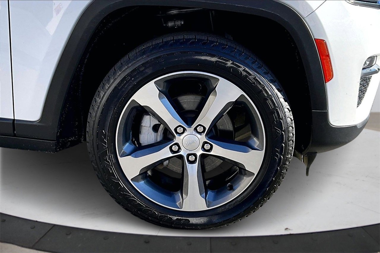 Used 2023 Jeep Grand Cherokee Limited image 33