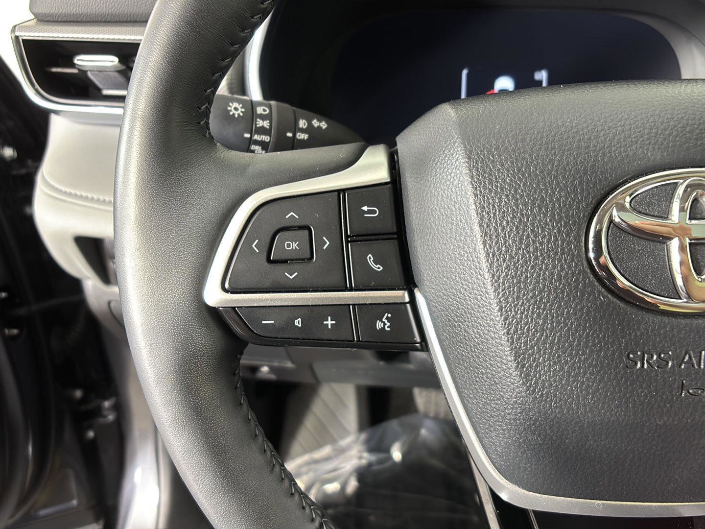 Used 2024 Toyota Highlander Platinum AWD/4WD image 27