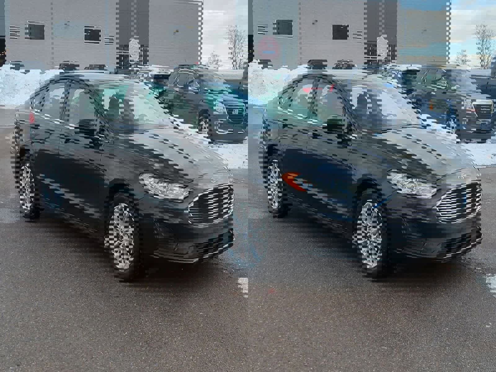 Used 2020 Ford Fusion SE image 2