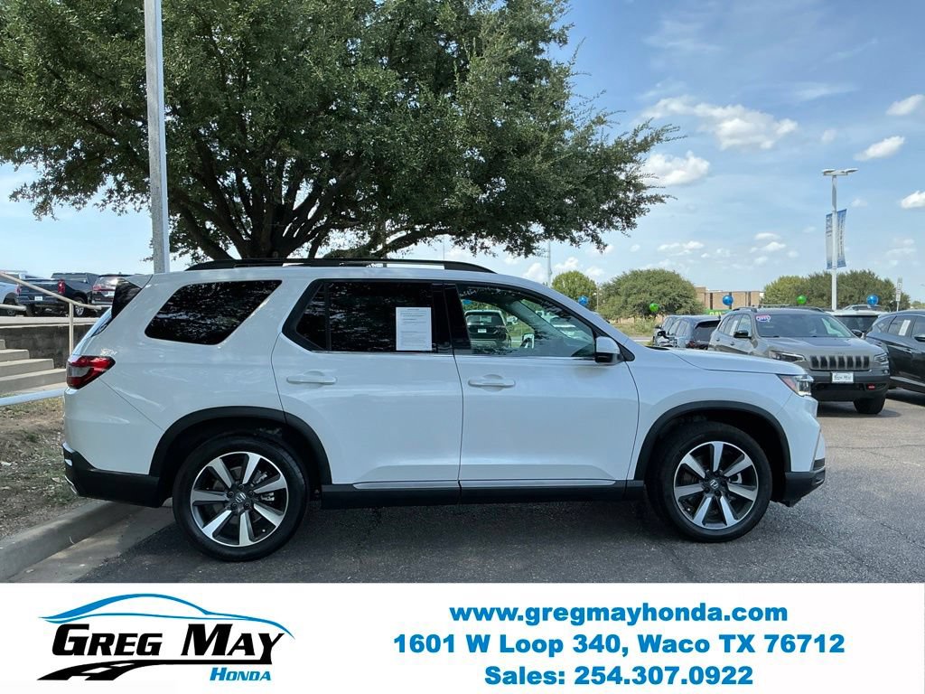 Used 2025 Honda Pilot Touring image 9