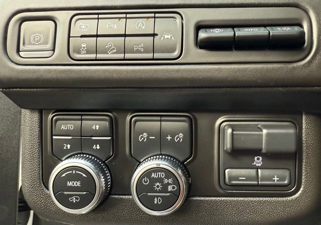 Used 2023 GMC Yukon Denali Ultimate image 27