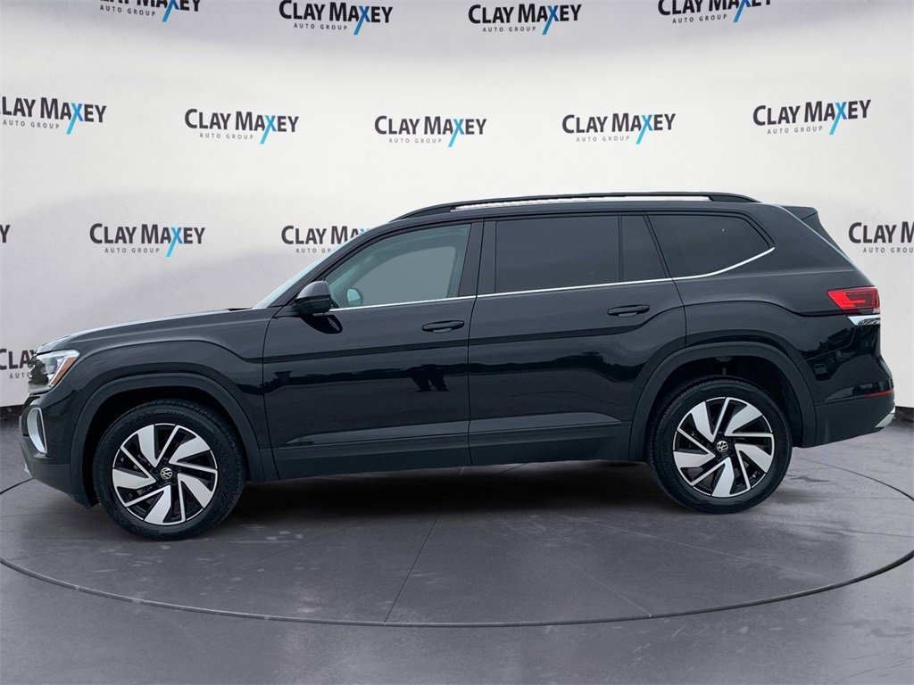 Used 2025 Volkswagen Atlas SE image 2