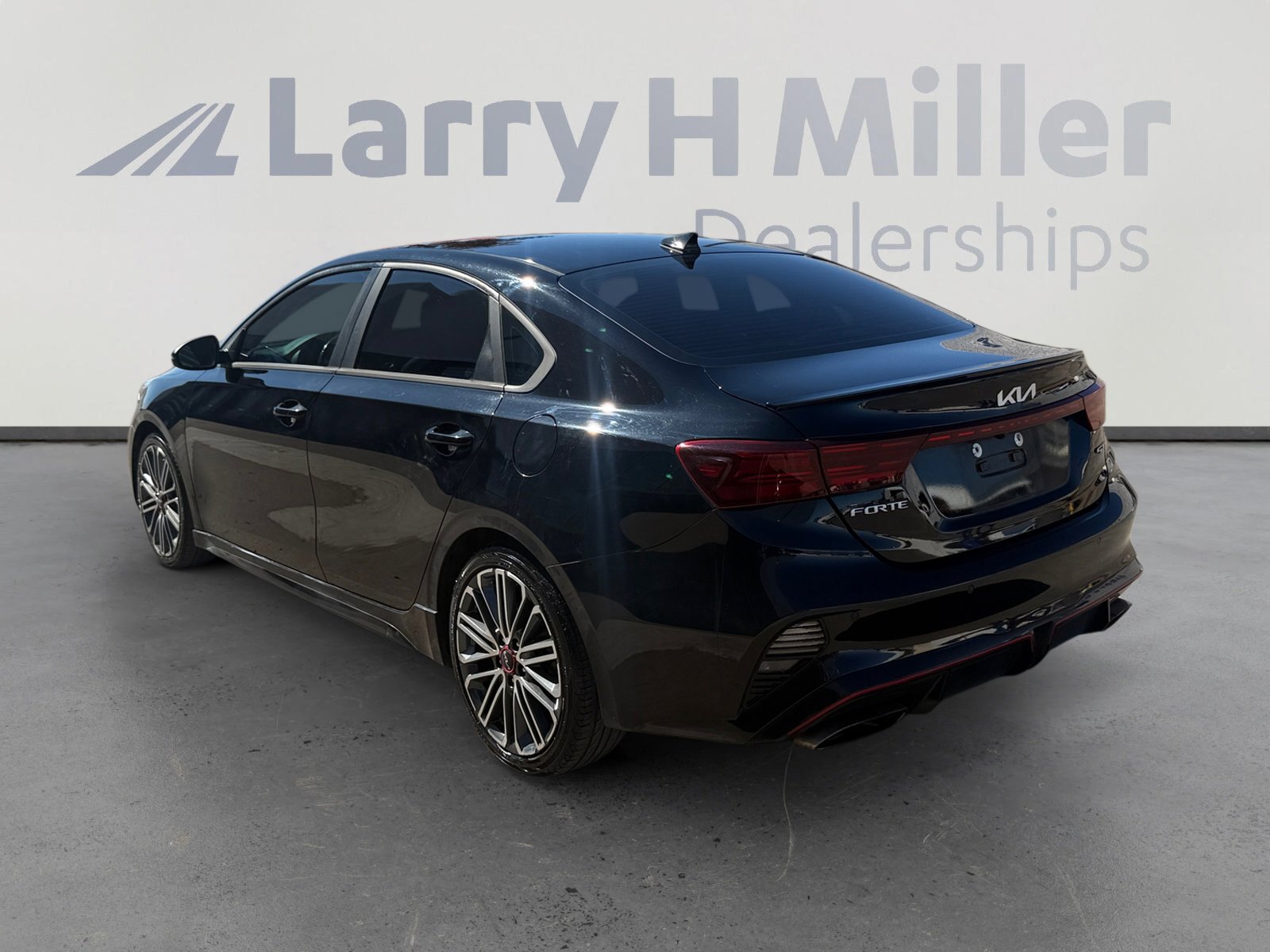 Used 2023 Kia Forte GT w/ GT2 Package image 3