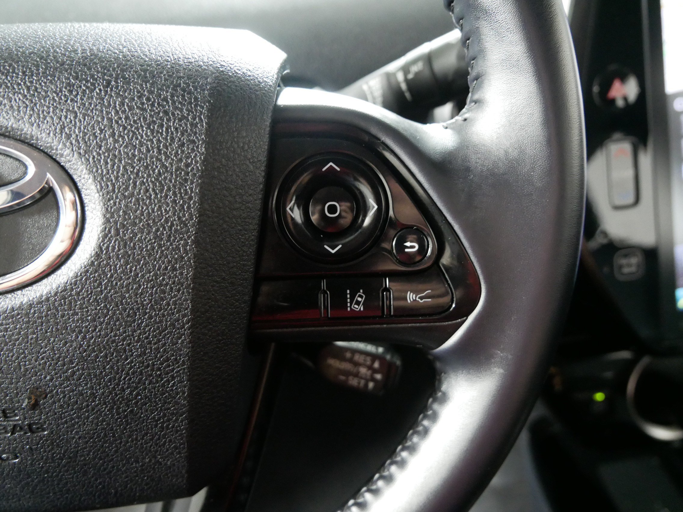 Used 2022 Toyota Prius Prime XLE FWD image 28