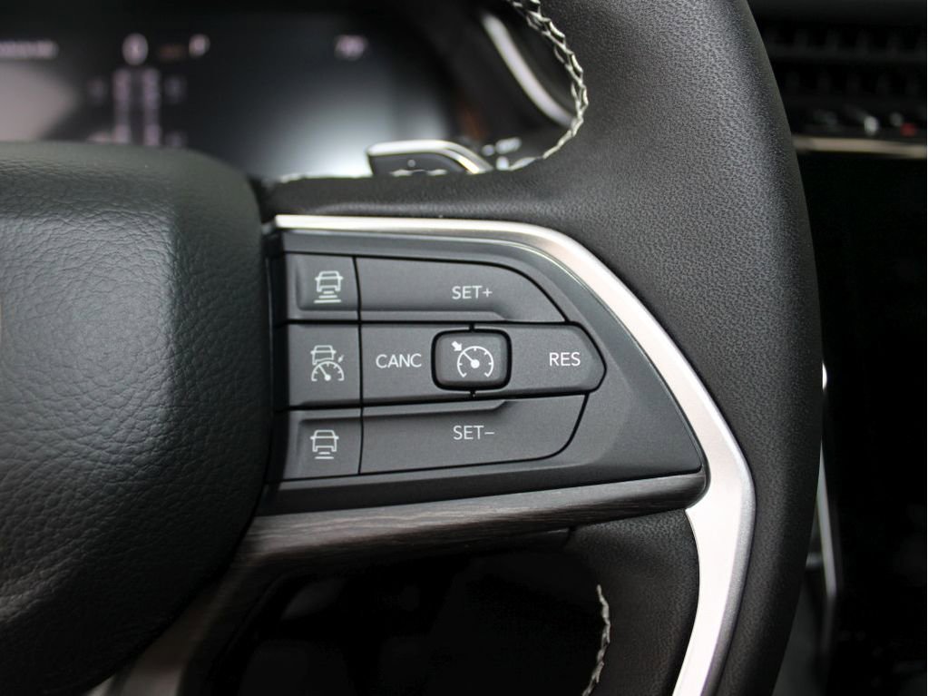 New 2025 Jeep Grand Cherokee Limited w/ Luxury Tech Group II image 14