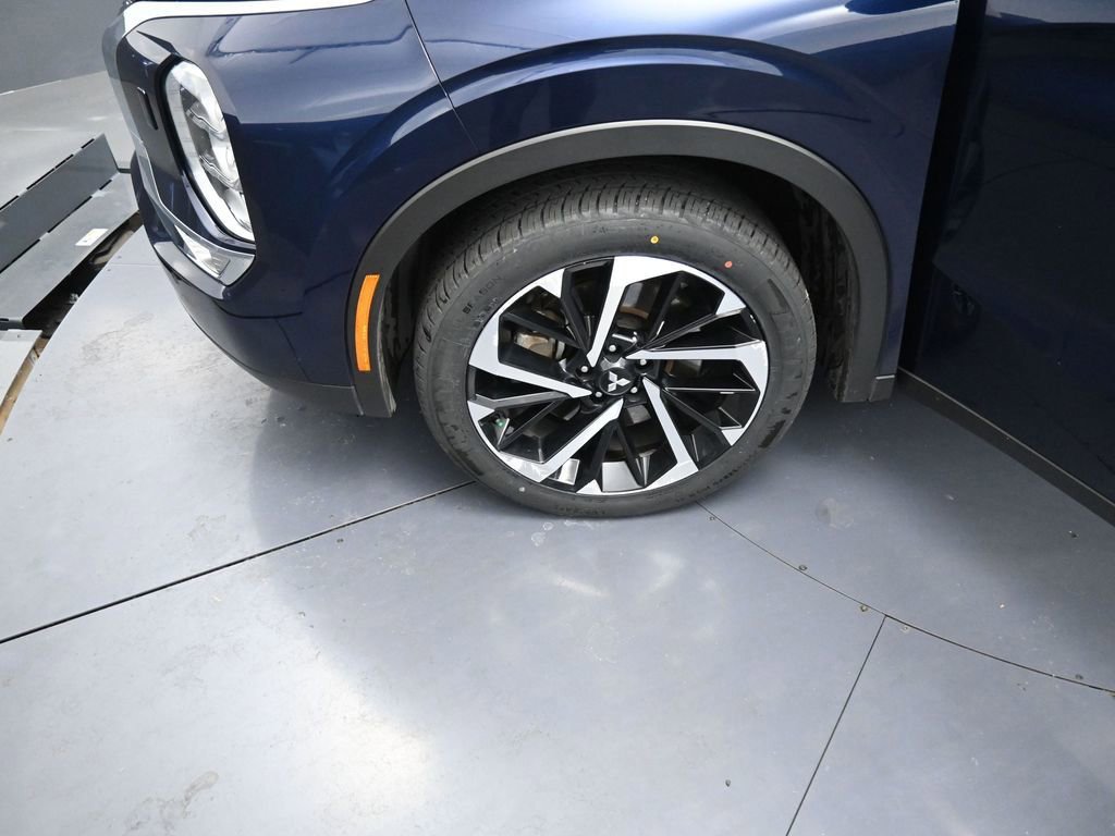 Used 2024 Mitsubishi Outlander AWD image 14